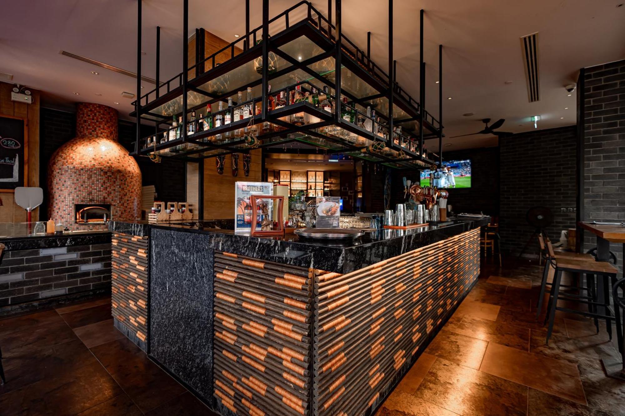 Hotel Indigo Phuket Patong By Ihg Екстер'єр фото The bar at the restaurant