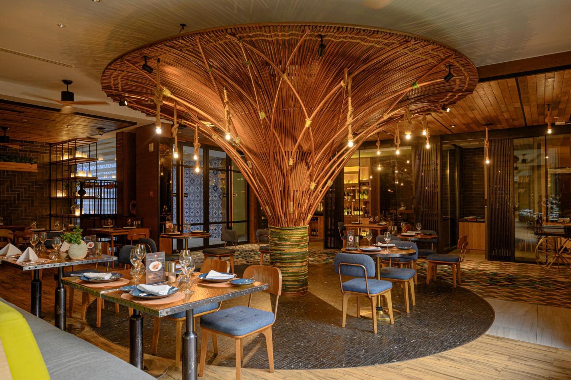 Hotel Indigo Phuket Patong By Ihg Екстер'єр фото The interior of the restaurant