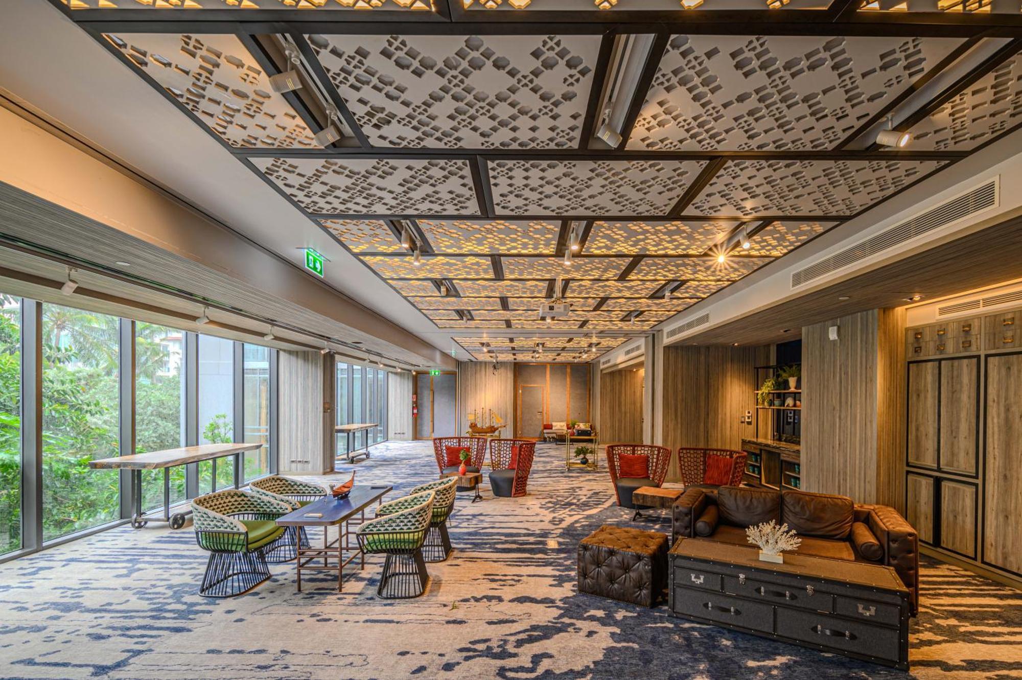 Hotel Indigo Phuket Patong By Ihg Екстер'єр фото The interior of the library