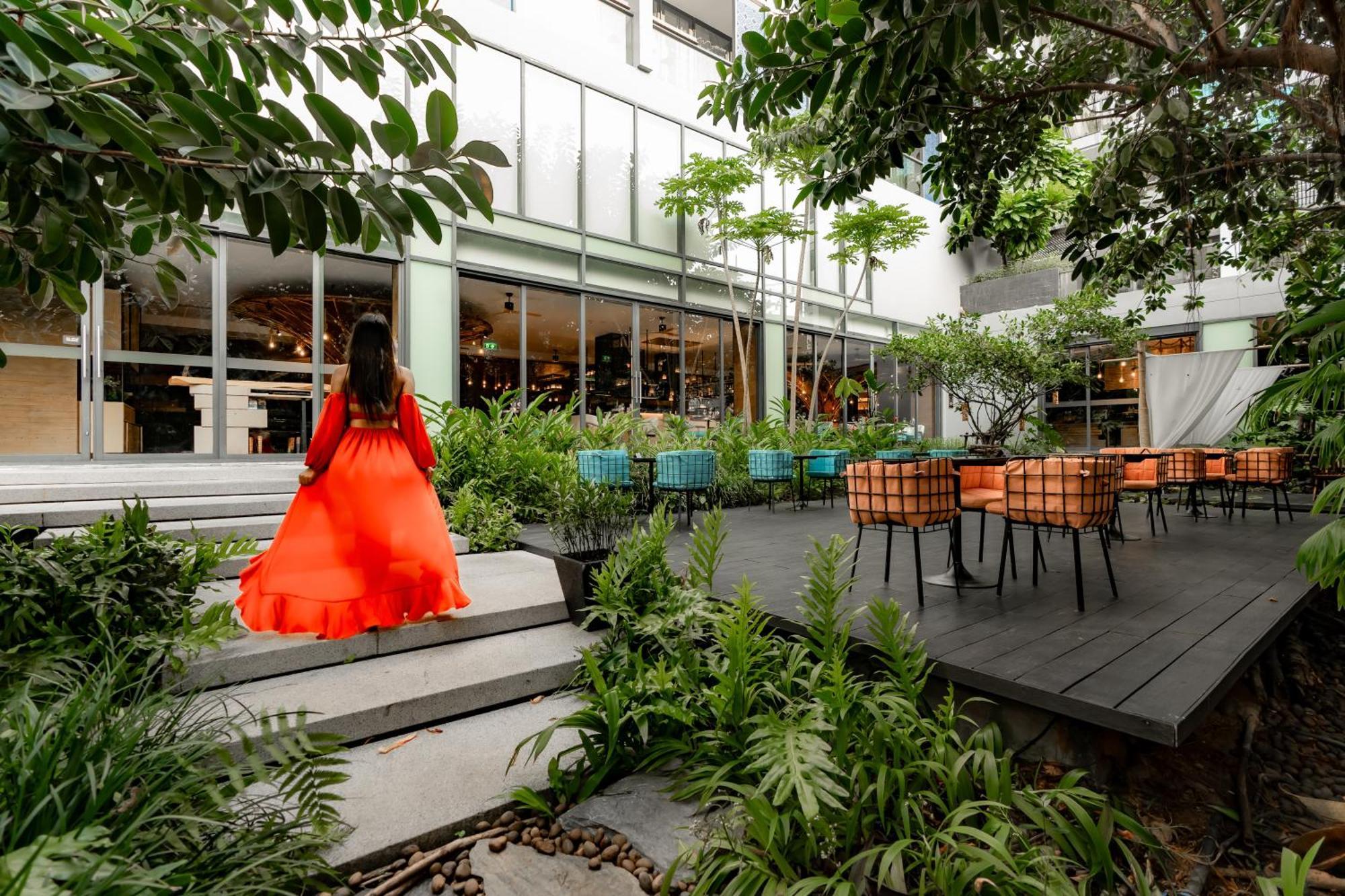 Hotel Indigo Phuket Patong By Ihg Екстер'єр фото The courtyard at the hotel
